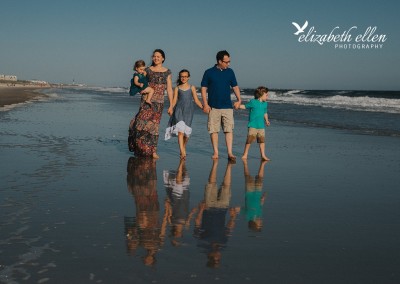 Family Photographer Elizabeth Ellen spends an evening capturing some beautiful family beach photographs